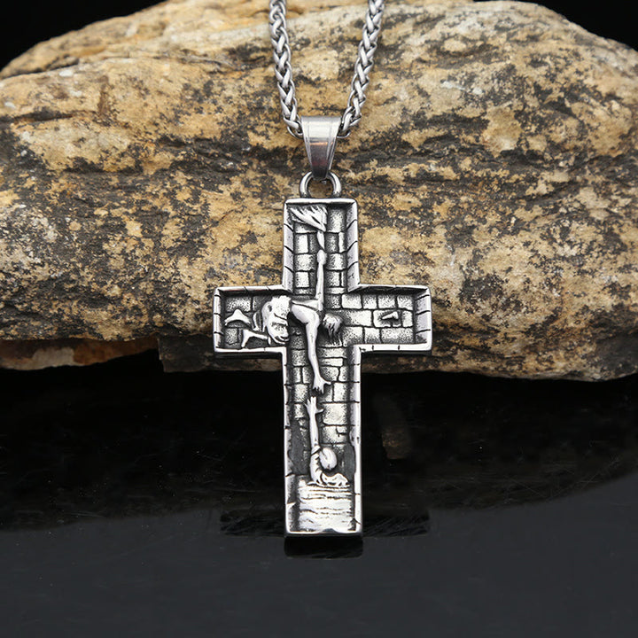 Christianartworkshop Halskette mit Kreuz „Hände der Erlösung“: Ein Testament der göttlichen Rettung