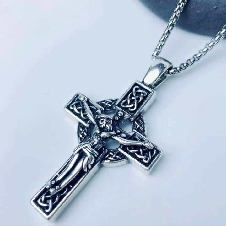 Christianartworkshop Halskette mit keltischem Knoten und Kruzifix-Anhänger „Eternal Faith“: Christus am Kreuz - Kruzifix - image 0