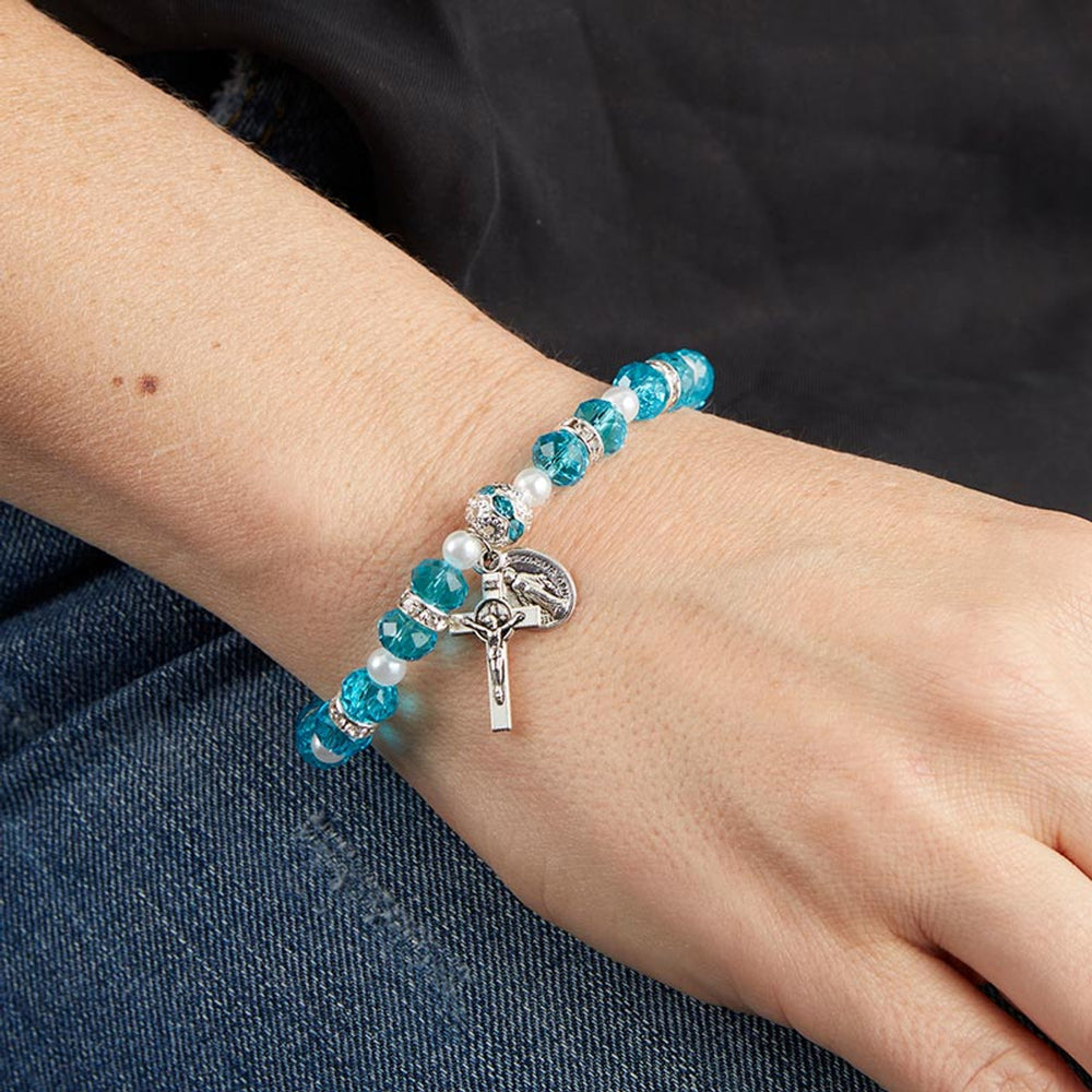 Christianartworkshop Stretch-Armband mit Kristallperlen, Kruzifix und Wundertätiger Medaille - image 2