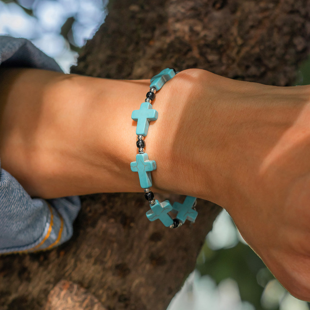 Christianartworkshop Kruzifix-Gebetsarmband mit türkisfarbenen Perlen - Türkisarmband mit Kruzifix und Gebetsmotiv - image 0