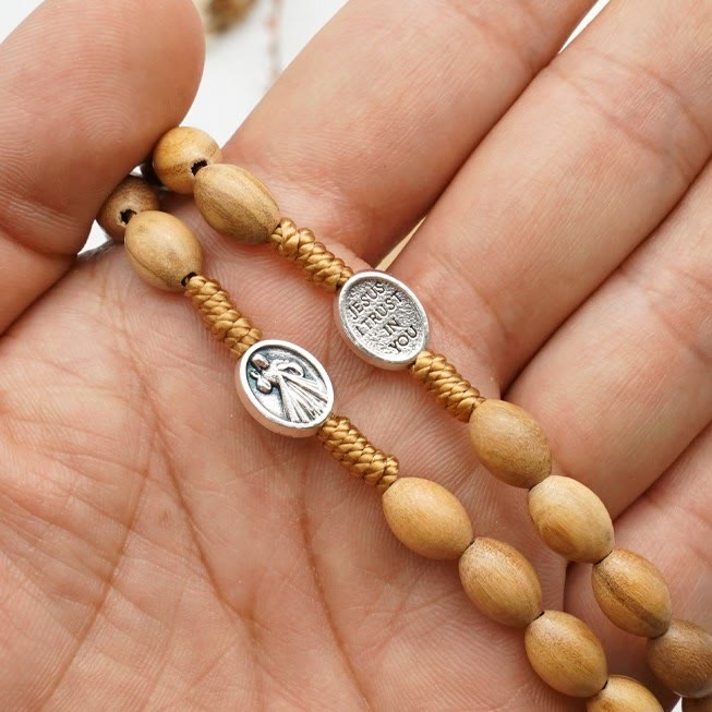Christianartworkshop Handgefertigter Rosenkranz aus Olivenholzperlen mit einem Jahrzehnt Gebet