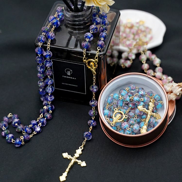 Christianartworkshop Rosenkranz mit glasierten Perlen und Blumen, Maria und Kruzifix - Blau - image 1