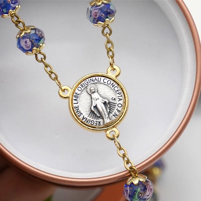 Christianartworkshop Rosenkranz mit glasiertem mehrfarbigem Kristall der Jungfrau Maria - image 2