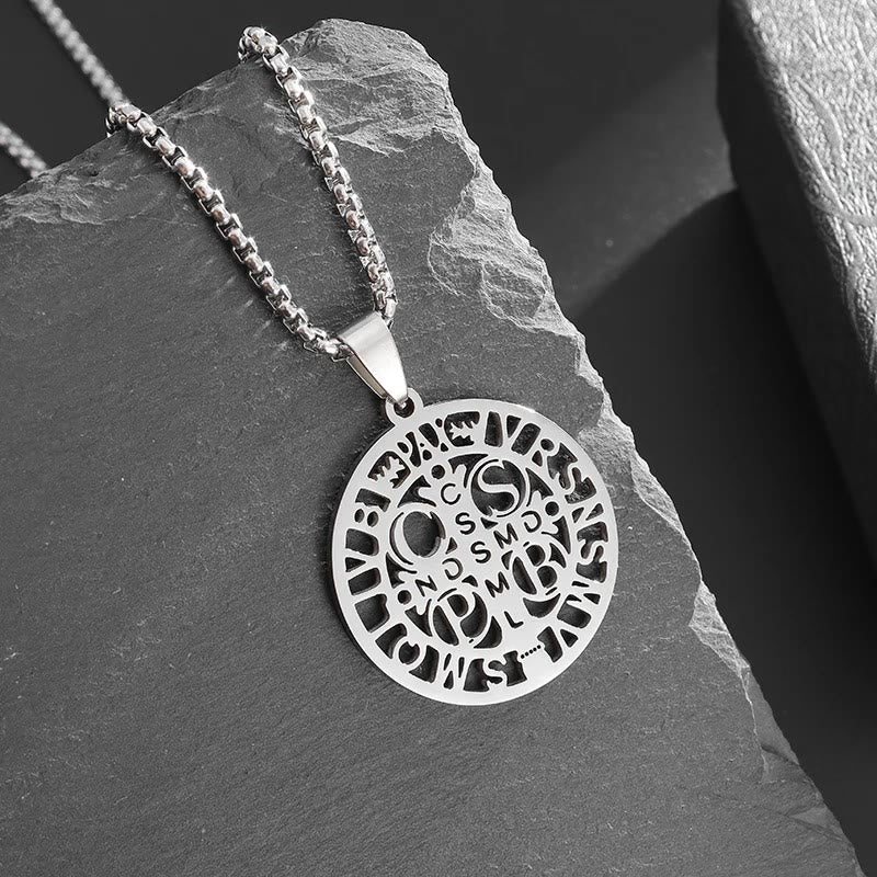 Christianartworkshop Halskette mit durchbrochenem Anhänger mit dem Symbol des Heiligen Benedikt - Metallisch - image 1