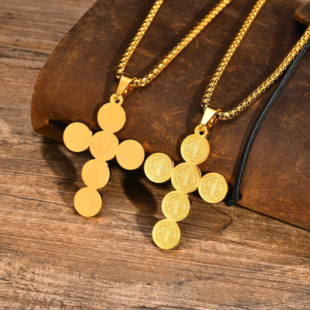 Runde Halskette mit goldenem Benediktkreuz-Anhänger - Golden - image 1
