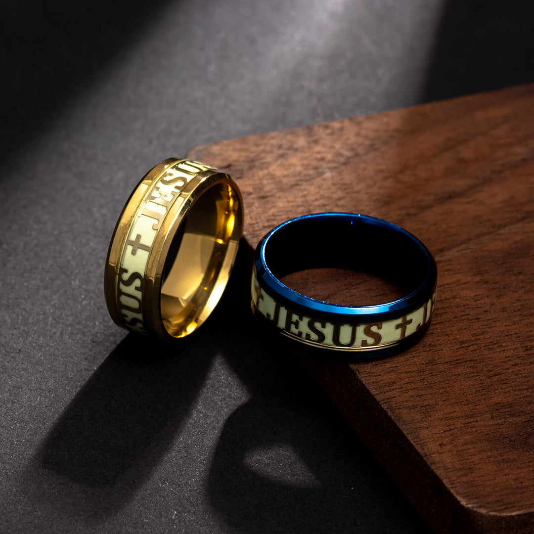 Leuchtender Edelstahlring mit Aufdruck „JESUS“ von Christianartworkshop - image 4