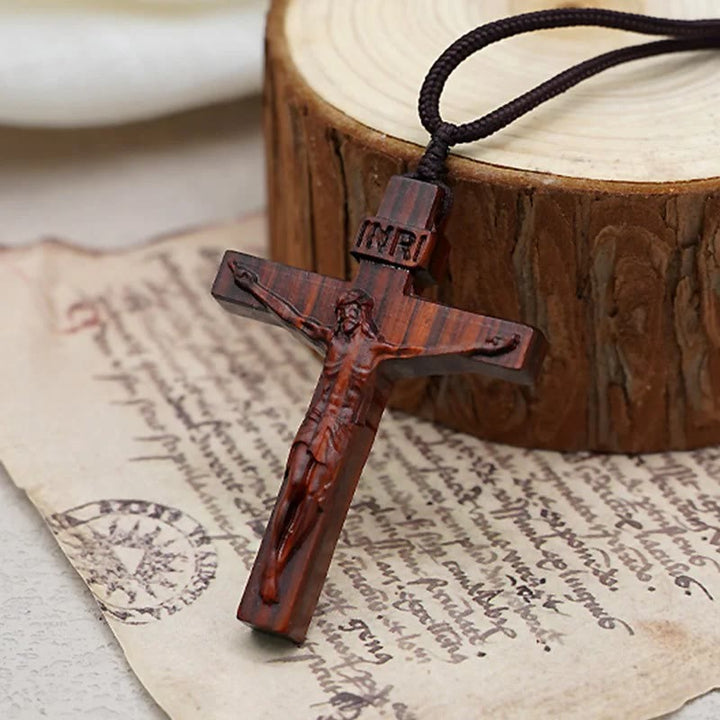Christianartworkshop GLAUBE ALS IHRE RÜSTUNG: Jesus-Kruzifix-Halskette aus Holz - image 6