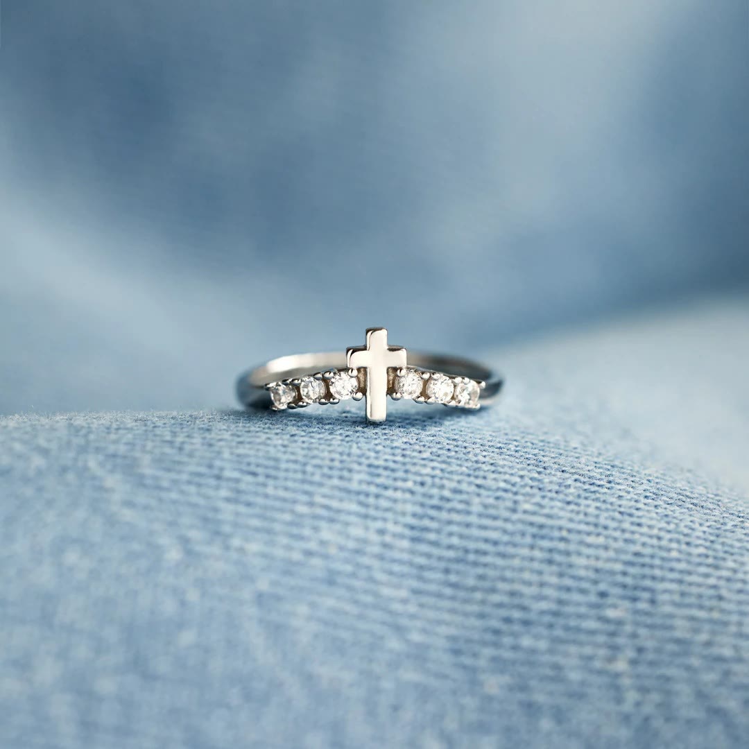 Christianartworkshop Minimalistischer Zirkonia-Ring mit Jesuskreuz - Einstellbar - image 1