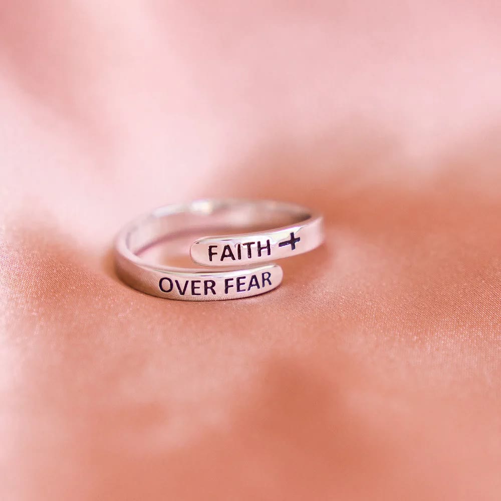 Christianartworkshop Glaube statt Angst: Minimalistischer Christus-Bibel-Ring - Verstellbar (Geeignet für US-Größen 6-13) - image 0