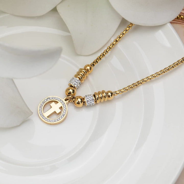 Christianartworkshop Handgefertigtes Armband mit kreisförmigem Kreuzanhänger und Zirkonia - Golden - image 1