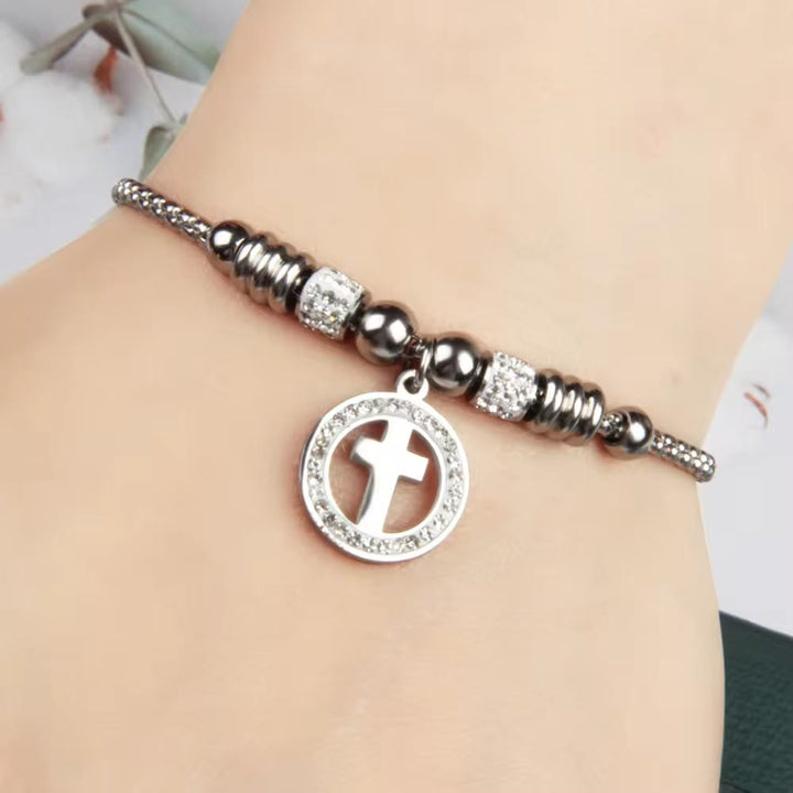 Christianartworkshop Handgefertigtes Armband mit kreisförmigem Kreuzanhänger und Zirkonia - image 11