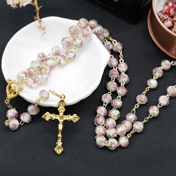 Christianartworkshop Rosenkranz mit glasierten Perlen und Blumen, Maria und Kruzifix - Weiß - image 8