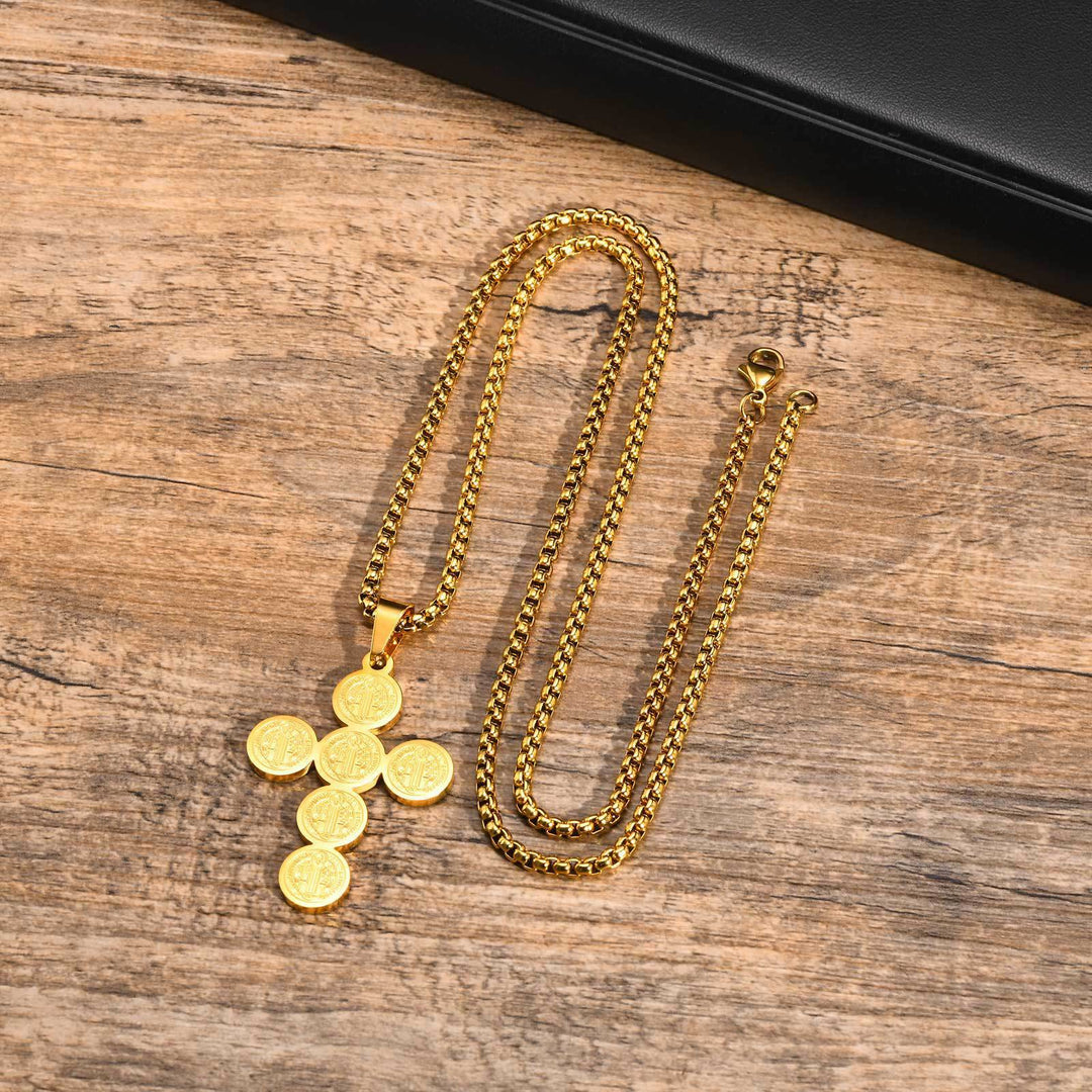 Runde Halskette mit goldenem Benediktkreuz-Anhänger - image 1