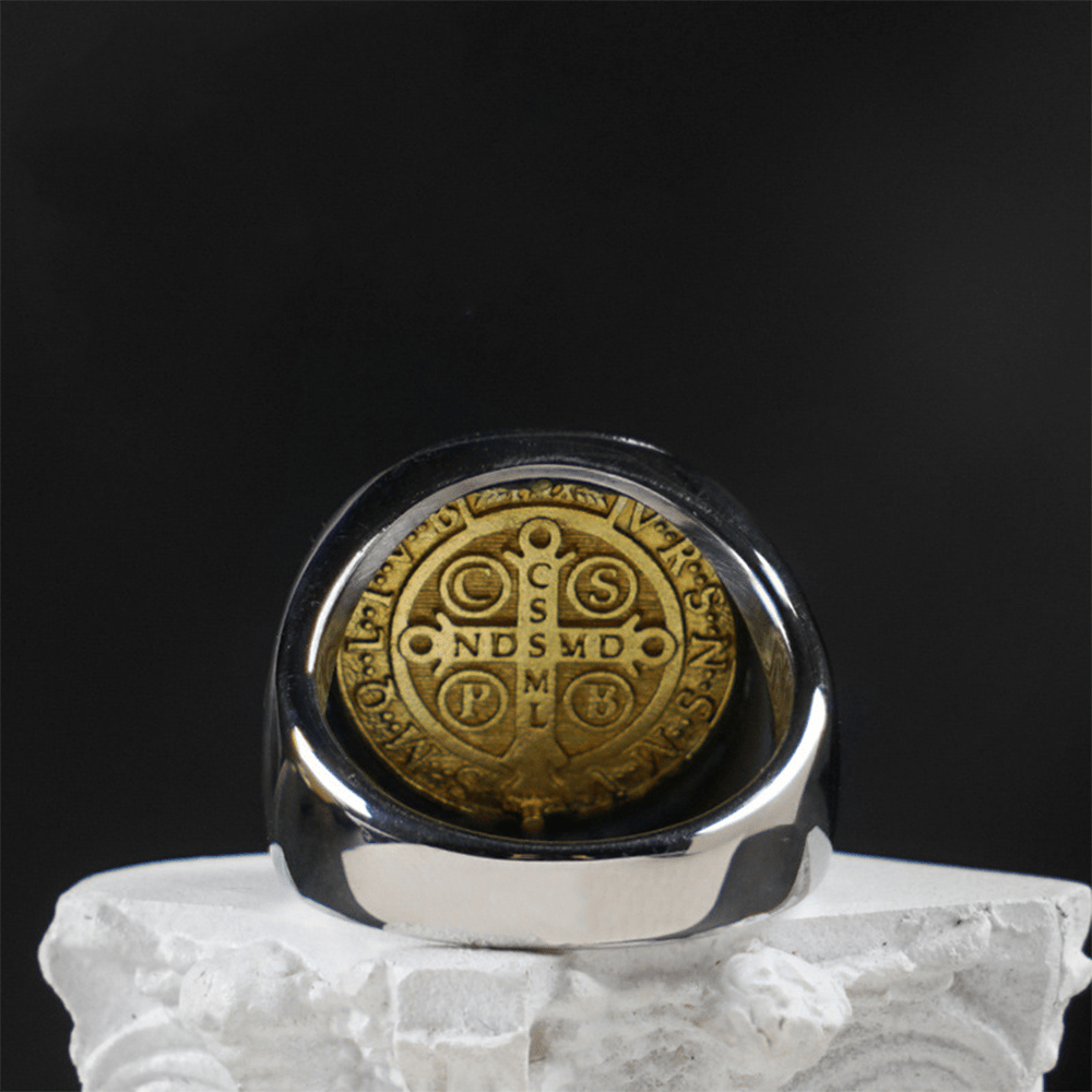 Christianartworkshop Zweifarbiger katholischer Ring mit St. Benedikt-Medaille und Kreuz - image 2