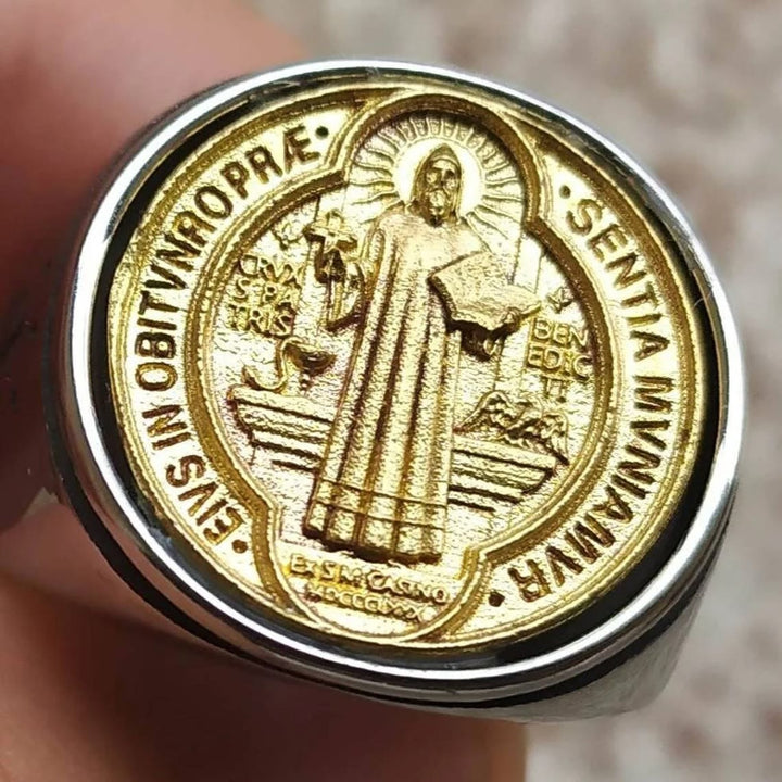 Christianartworkshop Zweifarbiger katholischer Ring mit St. Benedikt-Medaille und Kreuz - image 5