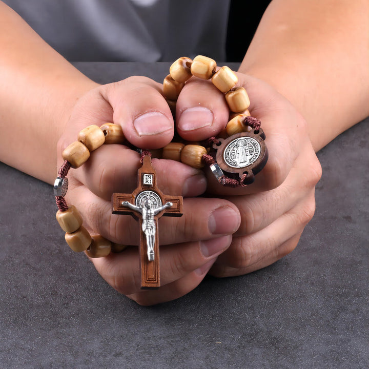 Handgefertigter Rosenkranz aus Naturholz mit dem Kreuz des Heiligen Benedikt - Braun - image 0