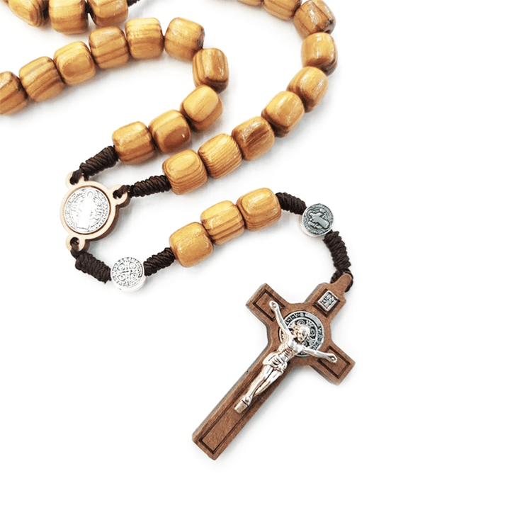 Handgefertigter Rosenkranz aus Naturholz mit dem Kreuz des Heiligen Benedikt - image 3