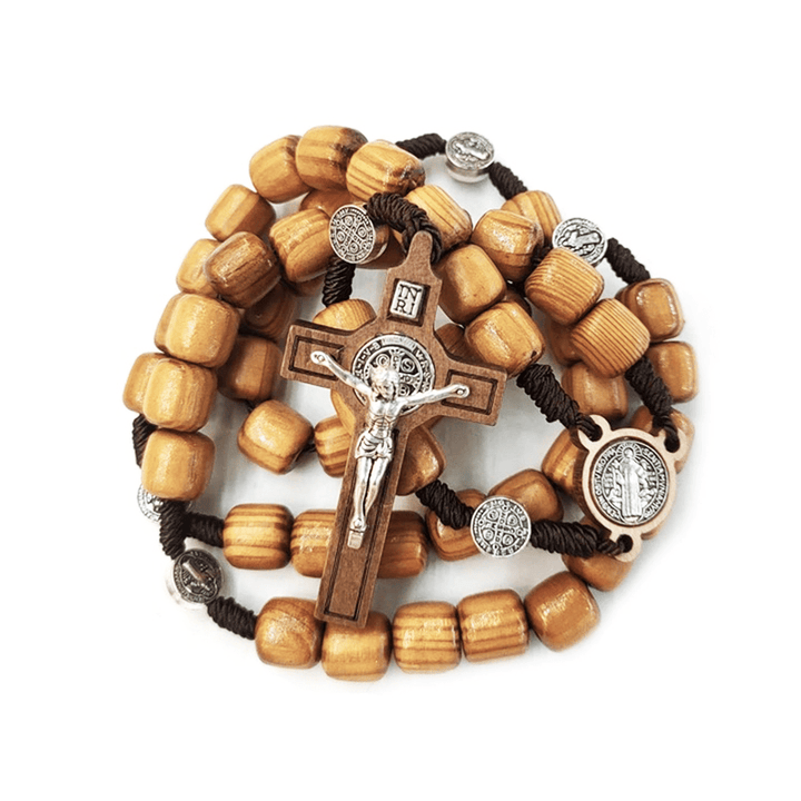 Handgefertigter Rosenkranz aus Naturholz mit dem Kreuz des Heiligen Benedikt - image 3