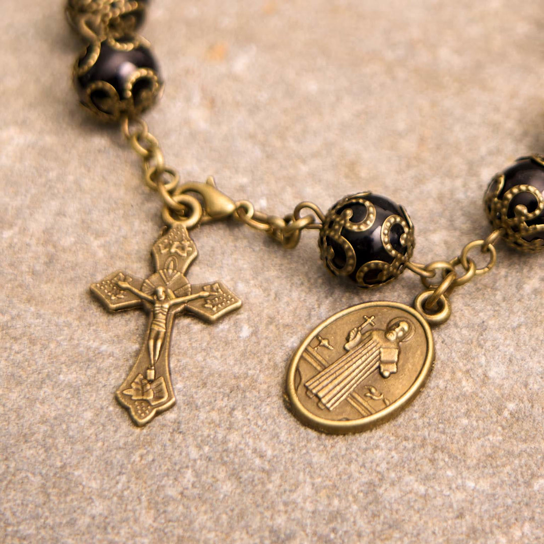 Christianartworkshop Handgefertigtes Rosenkranz-Armband im Retro-Stil mit St. Benedikt-Medaille und Kruzifix, Schwarz - image 2