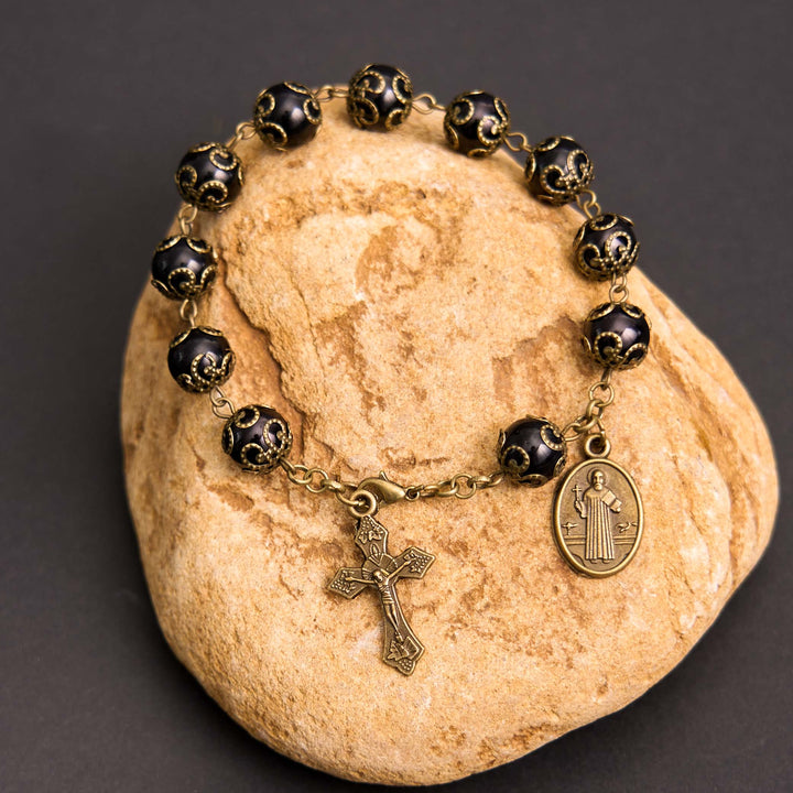 Christianartworkshop Handgefertigtes Rosenkranz-Armband im Retro-Stil mit St. Benedikt-Medaille und Kruzifix, Schwarz - image 4