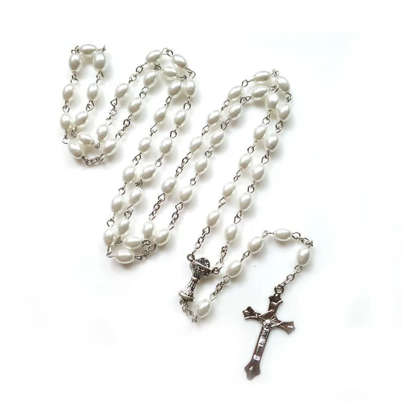 Christianartworkshop Heiliger Gral und Kruzifix aus 6 x 8 mm ovaler weißer Perlenlegierungskette Rosenkranz - image 2