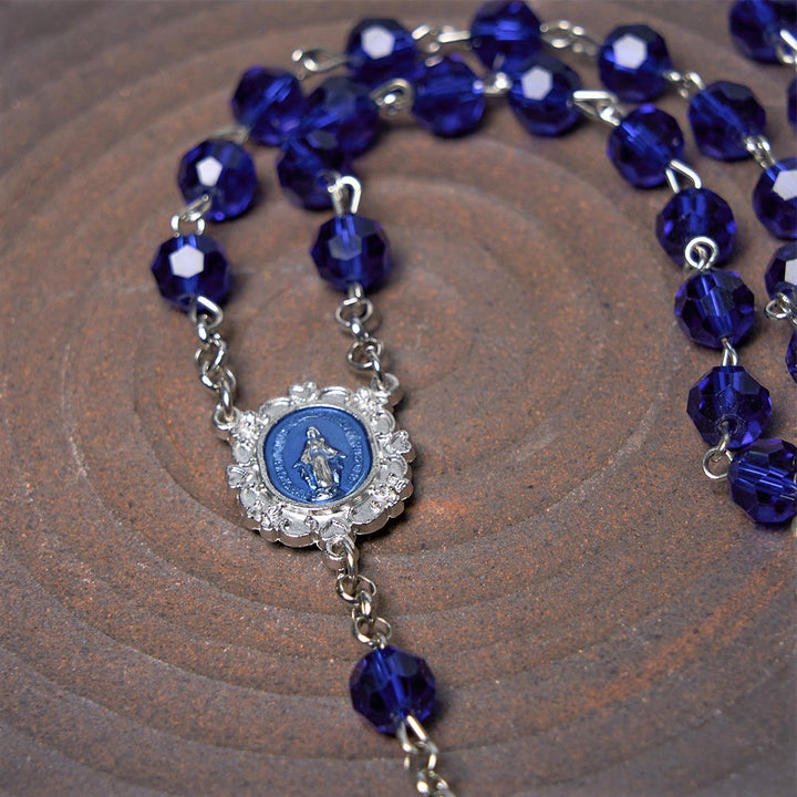 Christianartworkshop Wundertätige Medaille und Kreuz aus 8 mm Polyeder, blauer Kristall, Legierung, Rosenkranzkette - image 6
