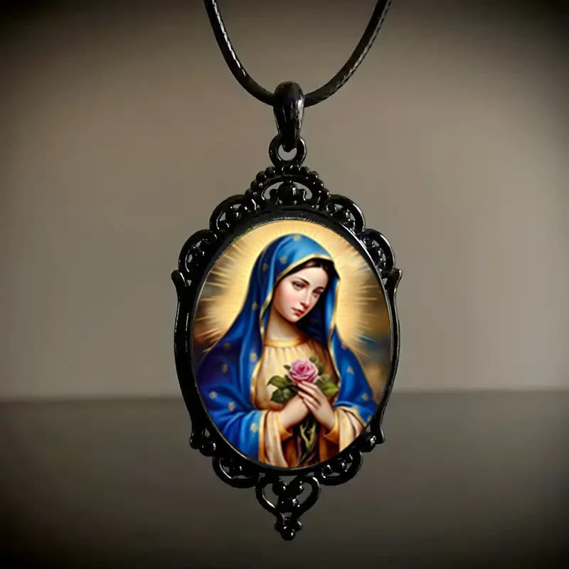 Christianartworkshop Halskette mit Anhänger „Unsere Liebe Frau von Guadalupe“ im gotischen Stil mit Vintage-Bordüre - Schwarz - image 0