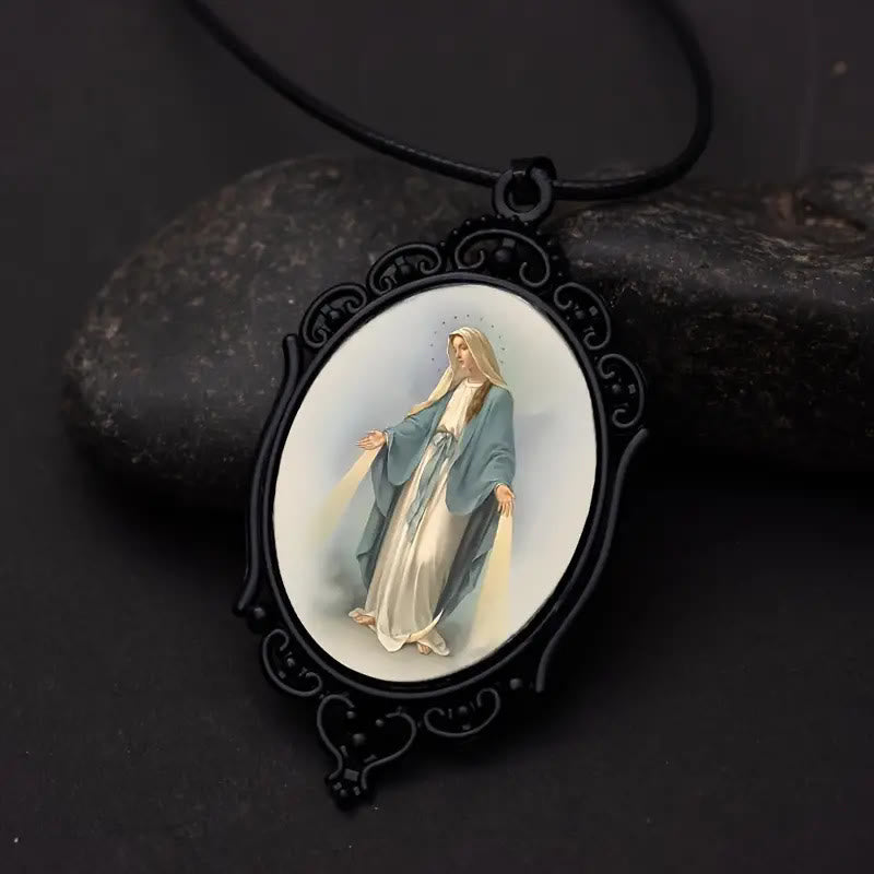 Christianartworkshop Halskette mit gotischem Vintage-Rand, Motiv: Unsere Liebe Frau der Gnade - image 1