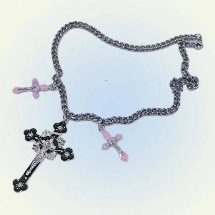 Christianartworkshop Halskette mit dreifachem Kruzifix-Anhänger im klassischen Stil, farbenfroh gearbeitet - Schwarz - image 5