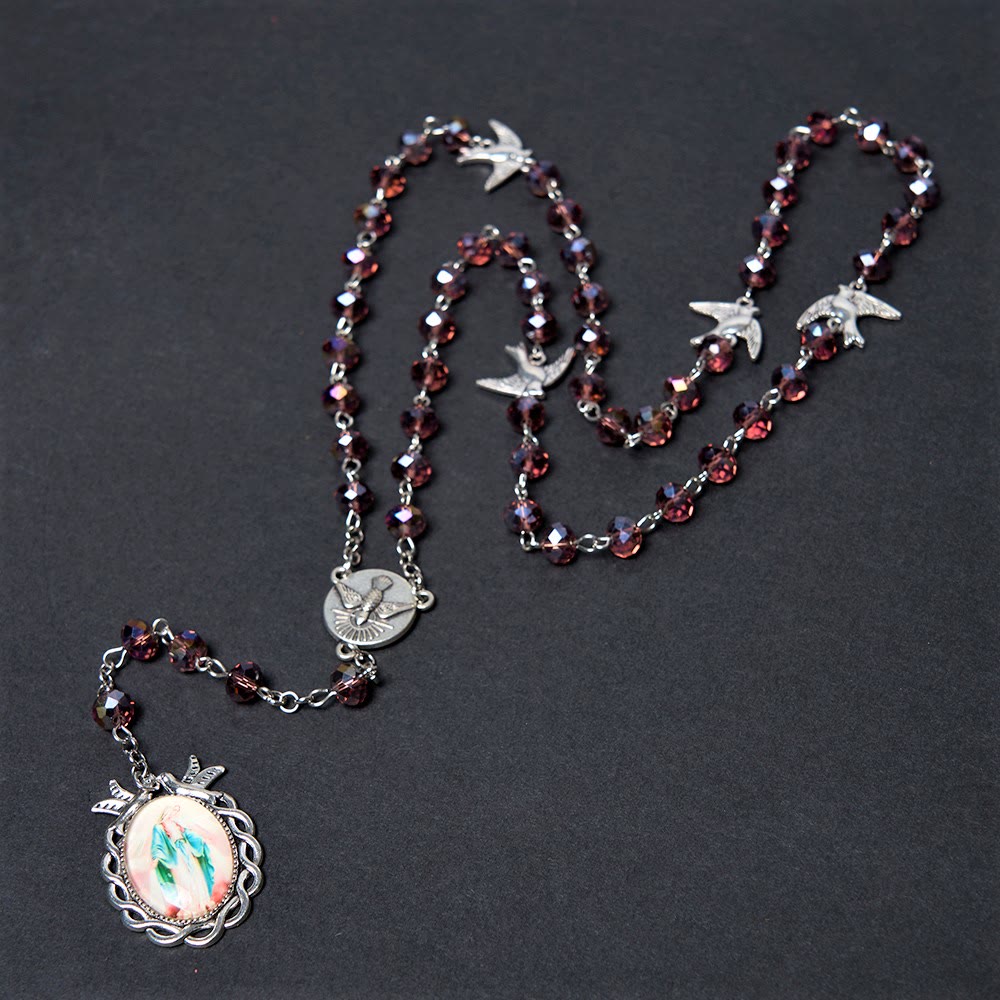 Christianartworkshop Rosenkranzkette Heiliger Geist und Unsere Liebe Frau der Gnade, 6 x 8 mm, Polyeder, violette Kristalllegierung - image 2