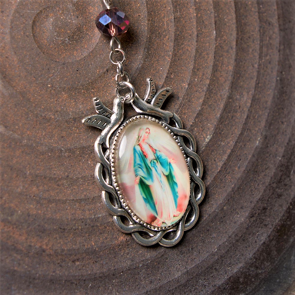 Christianartworkshop Rosenkranzkette Heiliger Geist und Unsere Liebe Frau der Gnade, 6 x 8 mm, Polyeder, violette Kristalllegierung - image 3