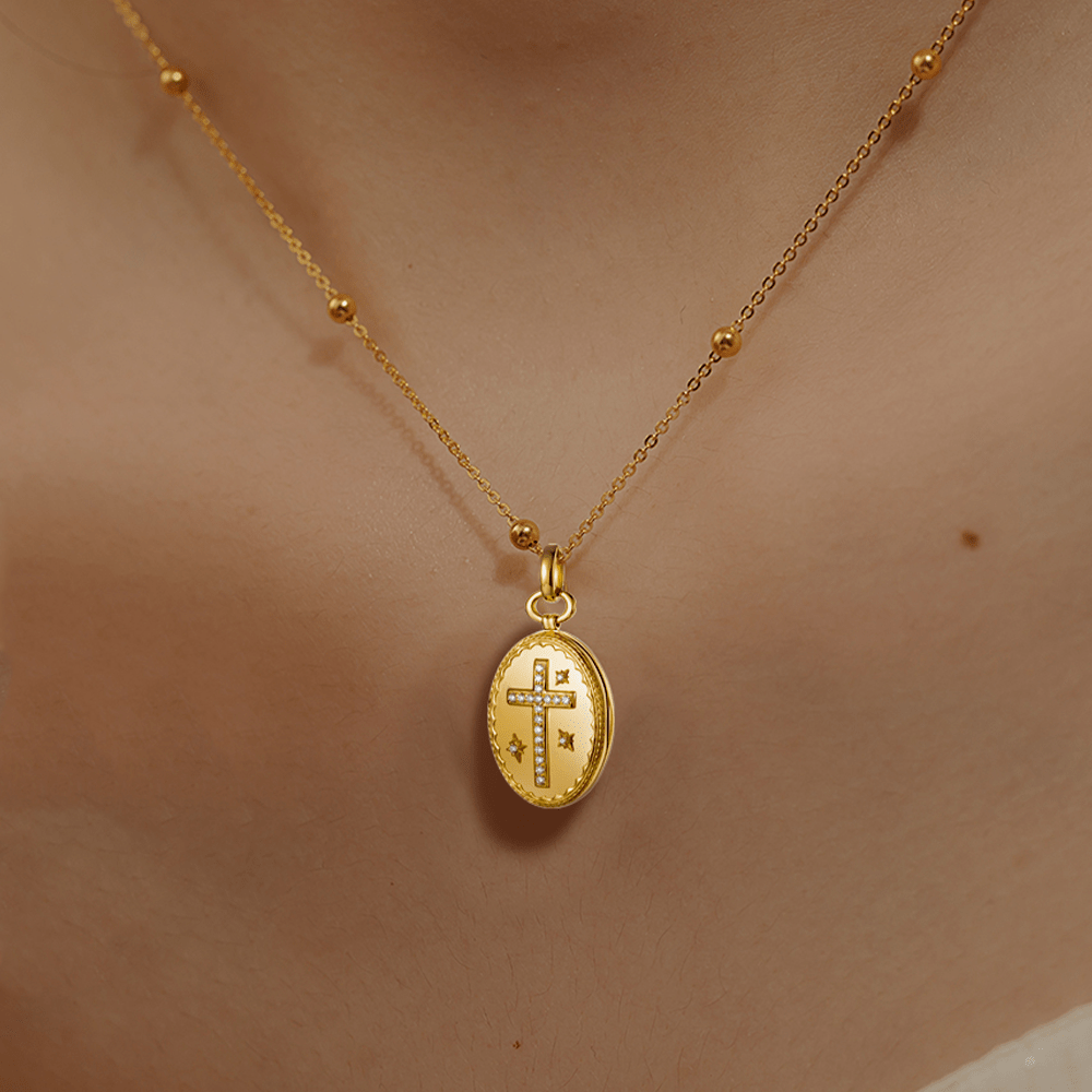 Christianartworkshop Halskette mit Kreuz-Schatzkiste-Anhänger, 18 Karat Gold, Diamantbesatz, moderner Stil - image 3