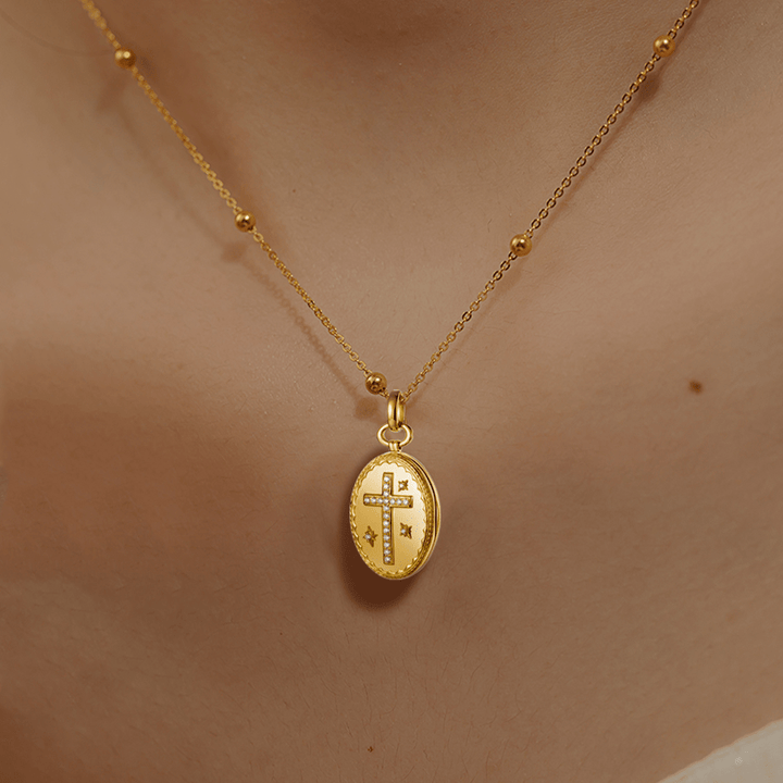 Christianartworkshop Halskette mit Kreuz-Schatzkiste-Anhänger, 18 Karat Gold, Diamantbesatz, moderner Stil - image 3