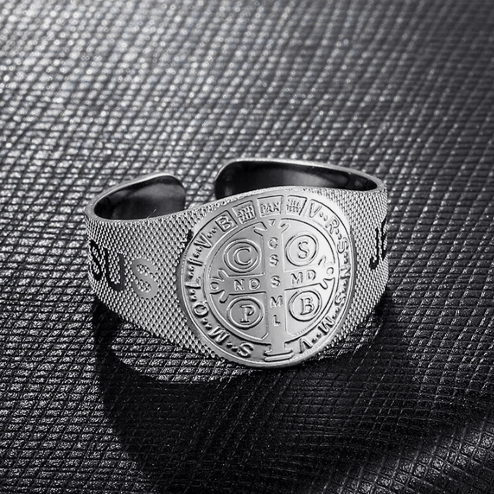 Christianartworkshop Klassischer Stil JESUS ​​St. Benedikt Symbol Titan verstellbarer Ring - Silber - image 3