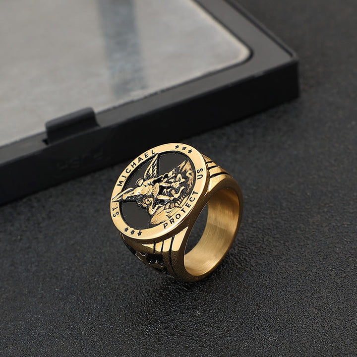 Christianartworkshop Retro-Ring aus Titanstahl mit Erzengel Michael - Golden - US 13 - image 5