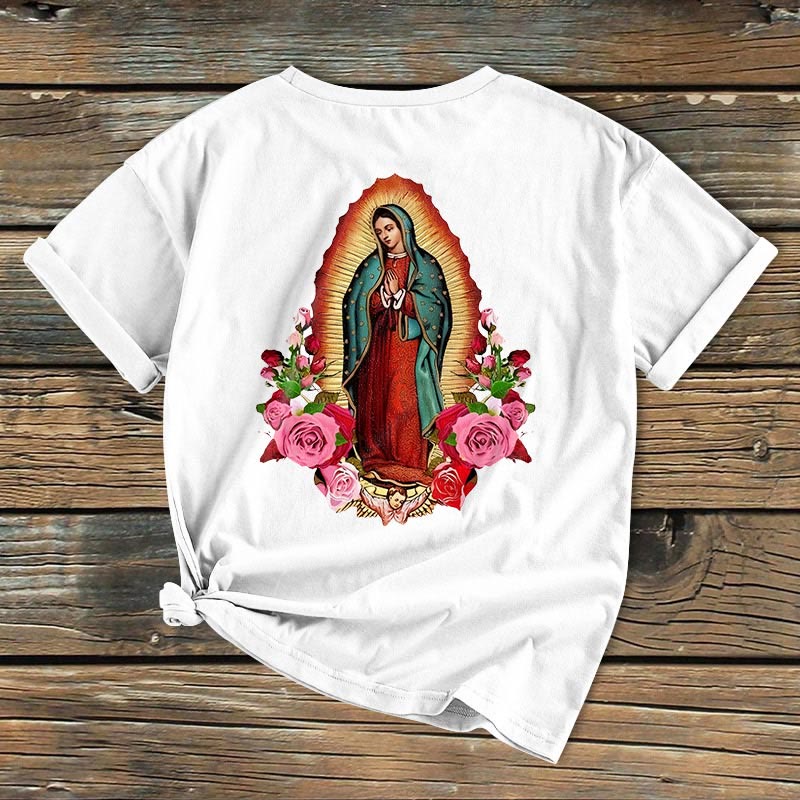 Christianartworkshop Klassisches, farbiges T-Shirt „Unsere Liebe Frau von Guadalupe“ mit kurzen Ärmeln und gewaschenem Design - image 4