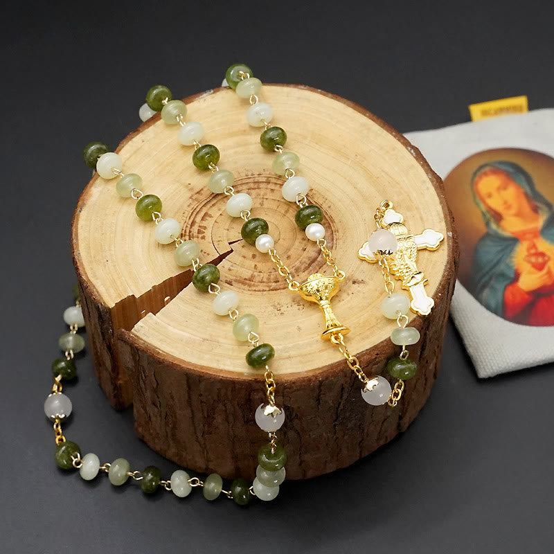 Christianartworkshop Heiliger Gral und Kruzifix mit Eucharistie aus 5 x 8 mm rundem Rosenkranz aus grüner Chalcedon-Legierung - Grüner Chalcedon - image 1