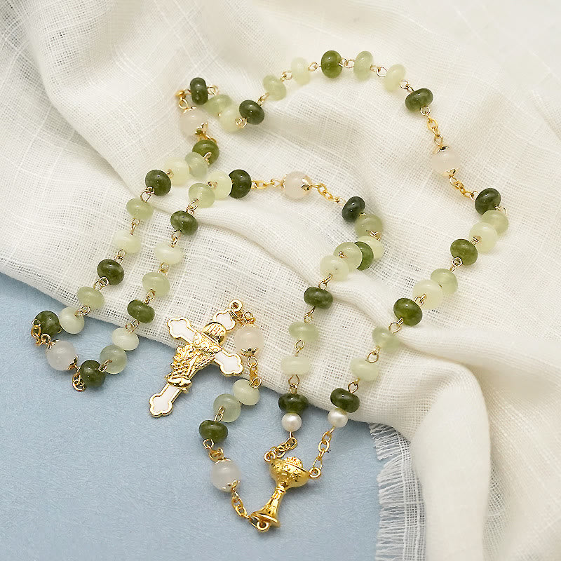 Christianartworkshop Heiliger Gral und Kruzifix mit Eucharistie aus 5 x 8 mm rundem Rosenkranz aus grüner Chalcedon-Legierung - image 3