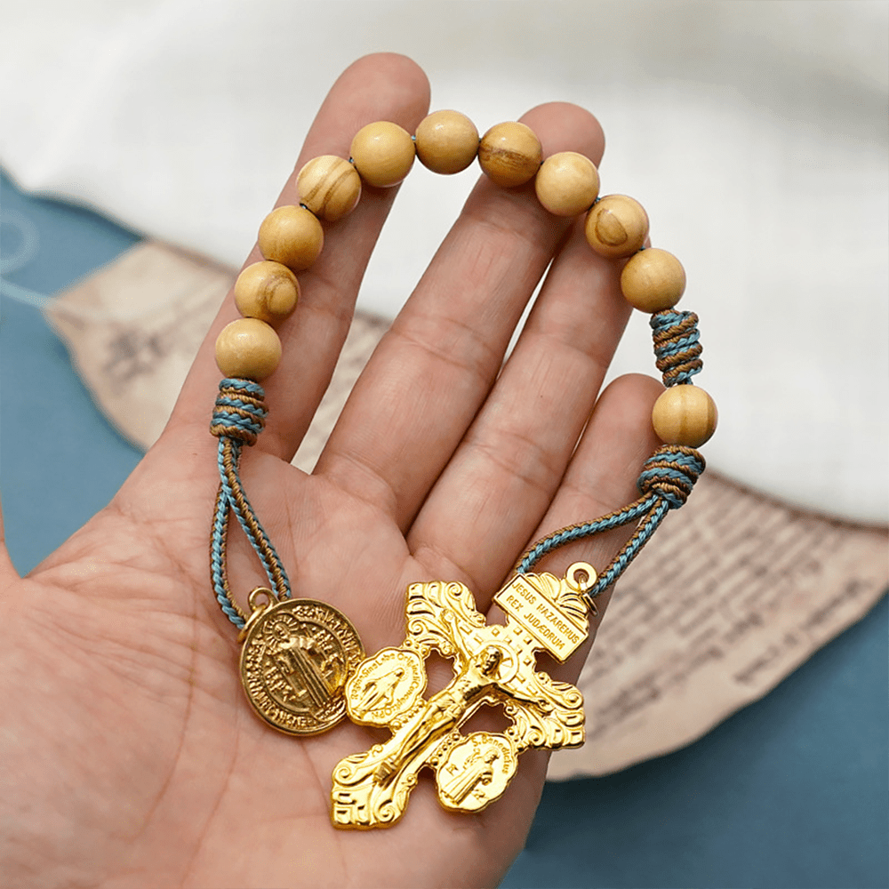 Christianartworkshop St. Benedikt-Medaille und Kruzifix aus 10 mm rundem goldenem Olivenholz mit Nylonkordel, Taschenrosenkranz - image 3