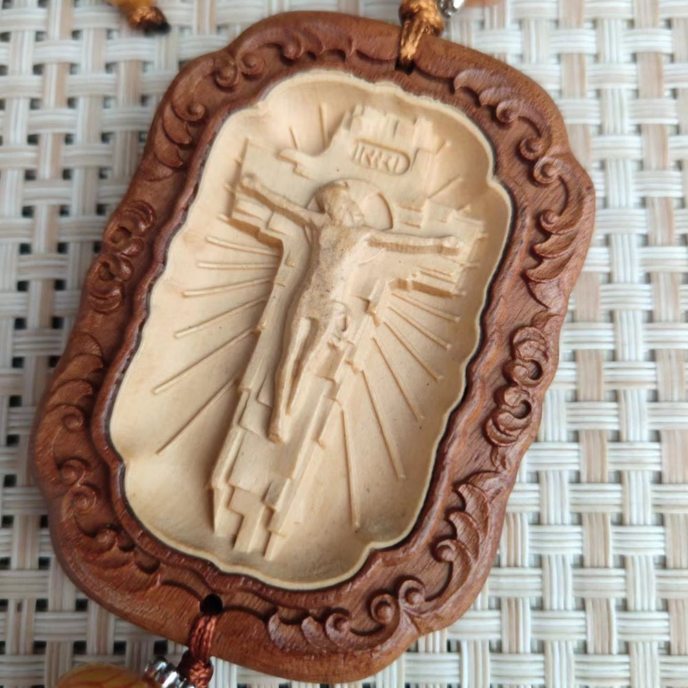 Christianartworkshop Klassischer Stil Buchsbaum-Kruzifix-Schild mit Quasten, zum Aufhängen im Auto-Rückspiegel - image 1