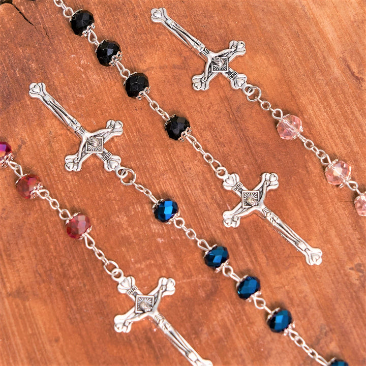 Christianartworkshop Rosenkranz mit Madonna und Kind und Kruzifix aus 6 mm Polyeder, mehrfarbige Kristalllegierung - image 6