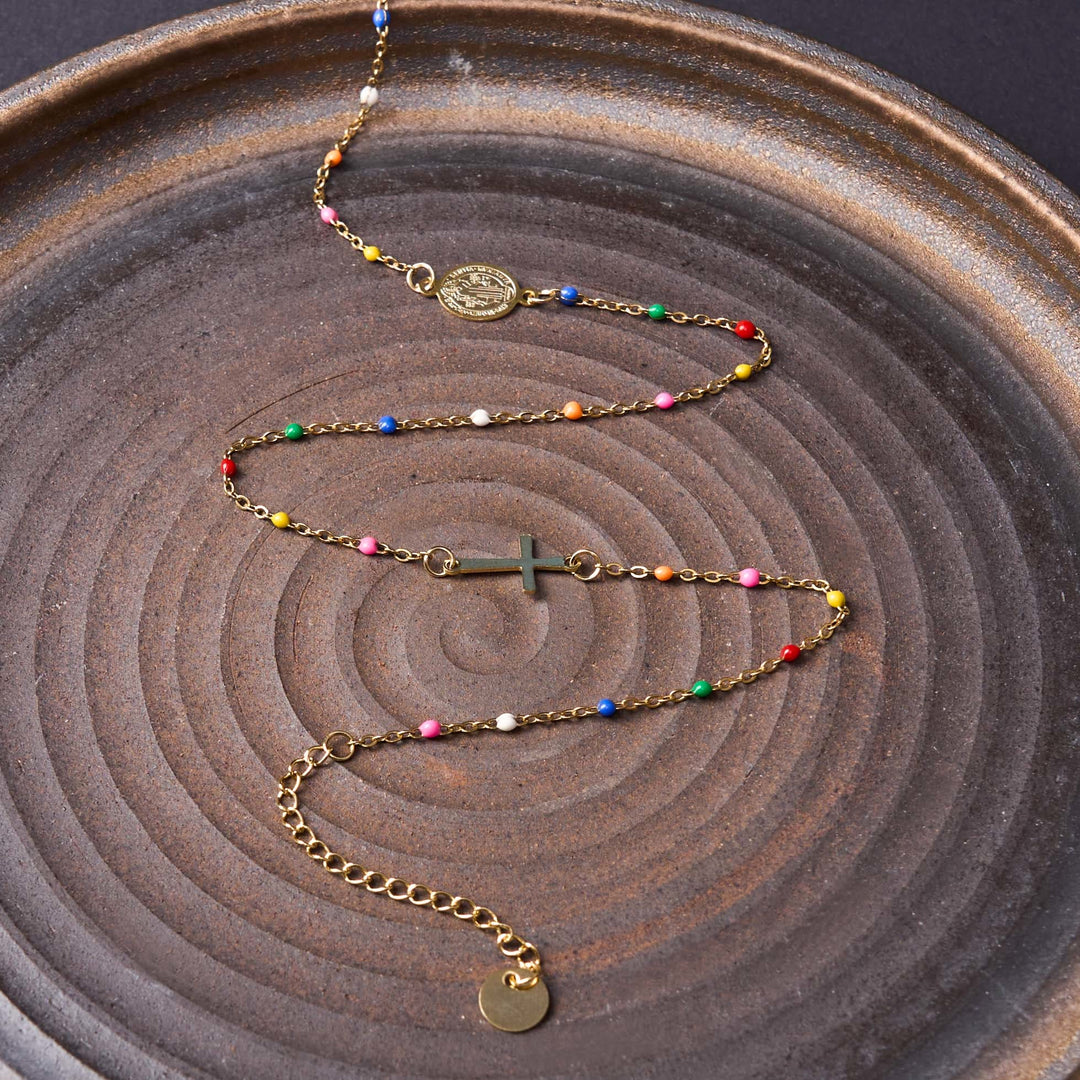 Christianartworkshop Halskette im frischen, eleganten Stil, farbenfrohe Schlüsselbeinkette mit Kreuz und 5 Medaillenoptionen - image 5