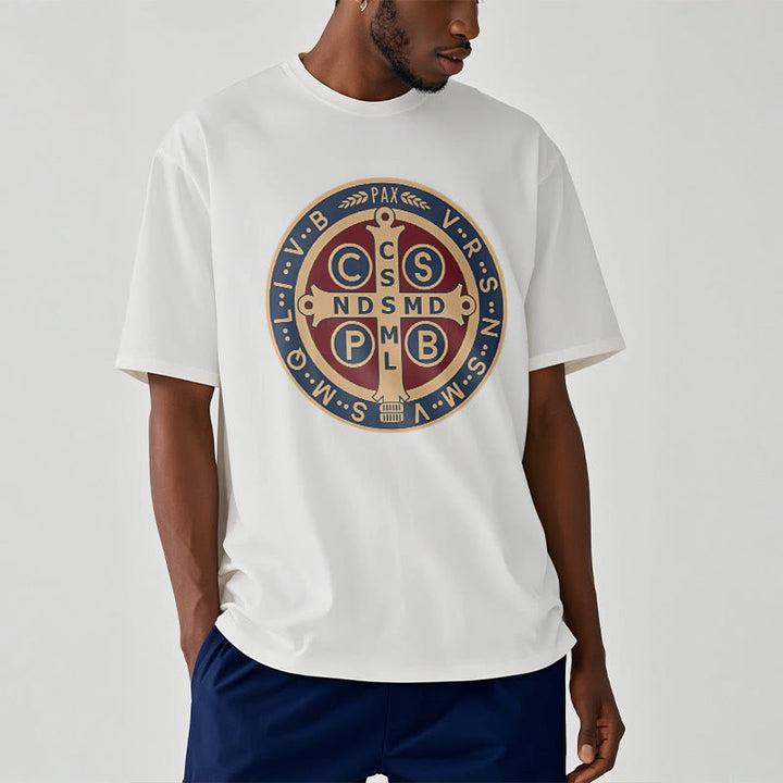 Christianartworkshop Klassisches farbiges T-Shirt mit St. Benedict-Schutzsymbol, kurzärmelig, gewaschen - image 7