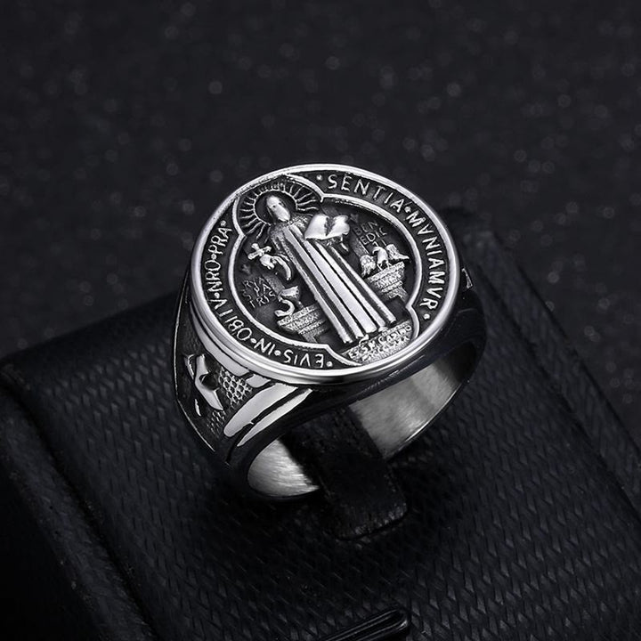 Christianartworkshop Klassischer Retro-Ring mit dem Heiligen Benedikt, Glaube und Schutz, handgefertigt aus Titanstahl