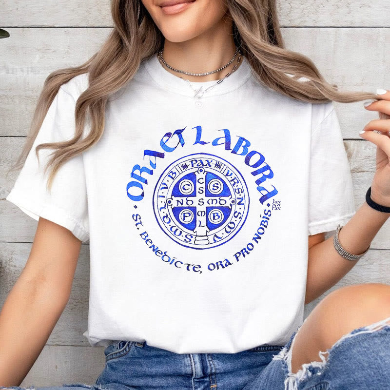 Christianartworkshop Klassisches T-Shirt mit der Ora et Labora-Medaille des Heiligen Benedikt, kurzärmlig, gewaschen