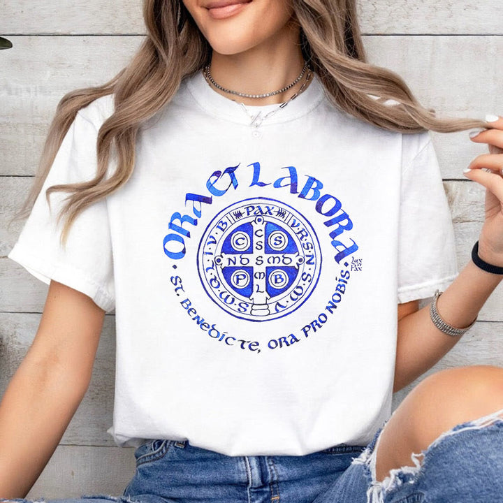 Christianartworkshop Klassisches T-Shirt mit der Ora et Labora-Medaille des Heiligen Benedikt, kurzärmlig, gewaschen