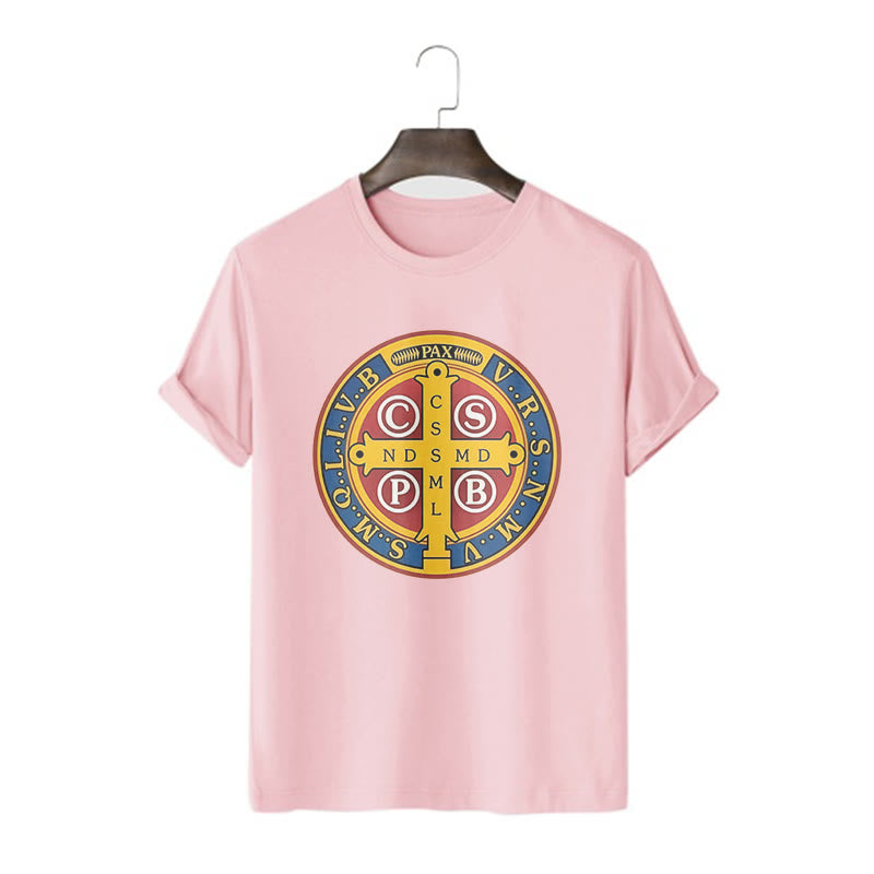 Christianartworkshop Klassisches Kurzarm-T-Shirt mit goldener St.-Benedikt-Medaille - Rosa - 2XL - image 13