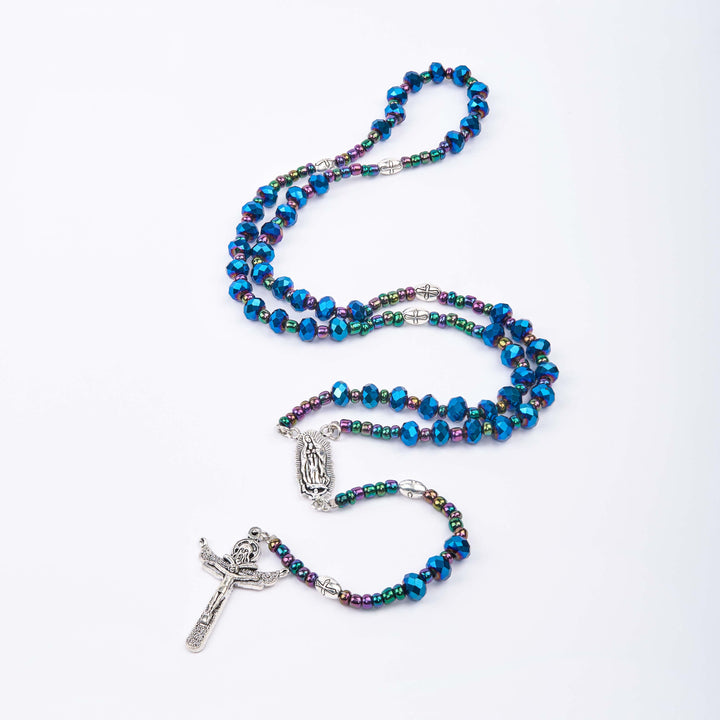 Christianartworkshop Rosenkranz „Unsere Liebe Frau von Guadalupe und Dreifaltigkeitskreuz“ aus 4 x 6 mm Polyeder, blauer Kristall, Nylonschnur