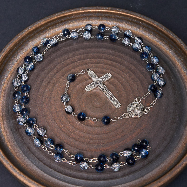 Christianartworkshop Klassischer Stil St. Benedikt-Medaille und Kruzifix, blauer Rosenkranz/Armband aus Acryl