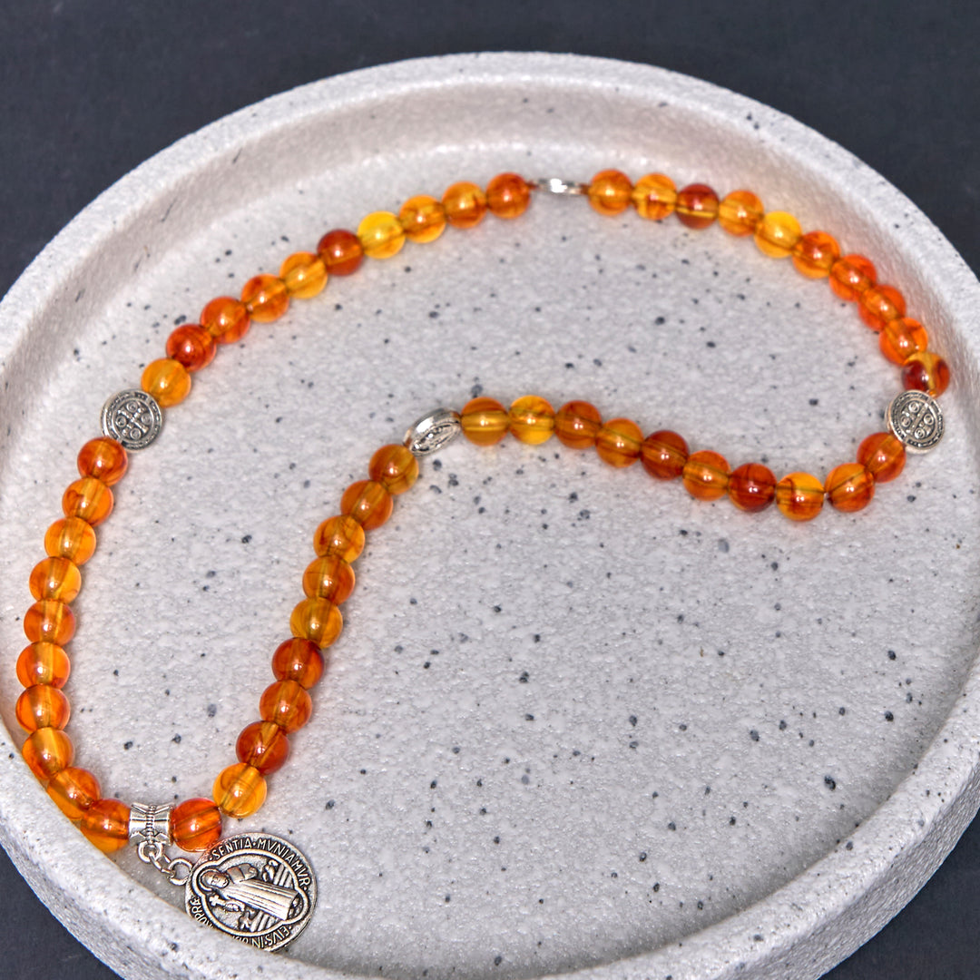 Christianartworkshop Rosenkranz-Armband im klassischen Stil mit der Medaille des Heiligen Benedikt